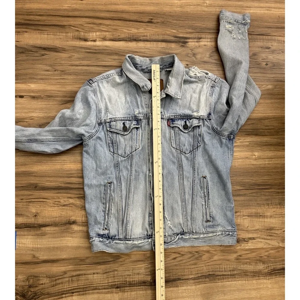 Men's Levi Strauss & Co. Button Up Jean Jacket Ripped Light‎ Wash Size Large